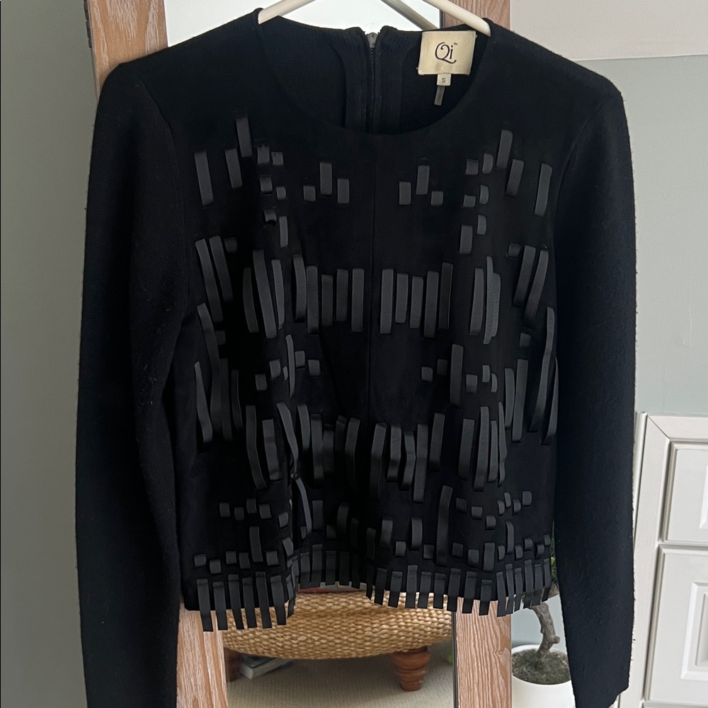 Qi Black Textured Design Sweater